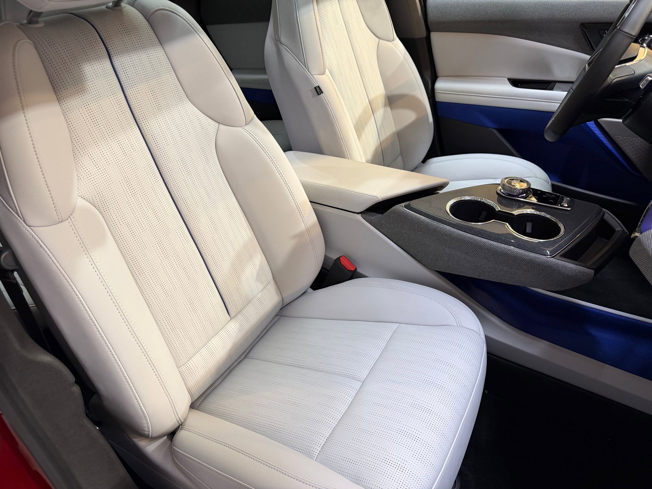 New 2025 Cadillac Optiq Sport 2 w/ LPO, Floor Liner Package image 52