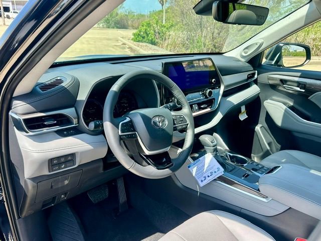 New 2026 Toyota Highlander Limited image 9