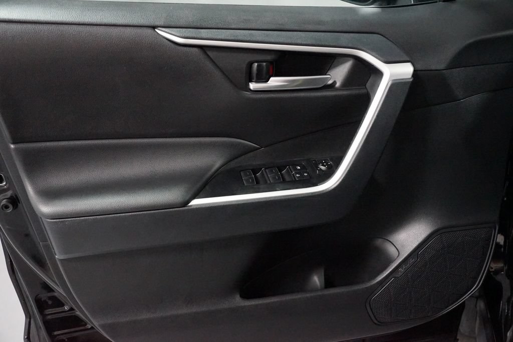 Certified 2025 Toyota RAV4 XLE FWD image 30