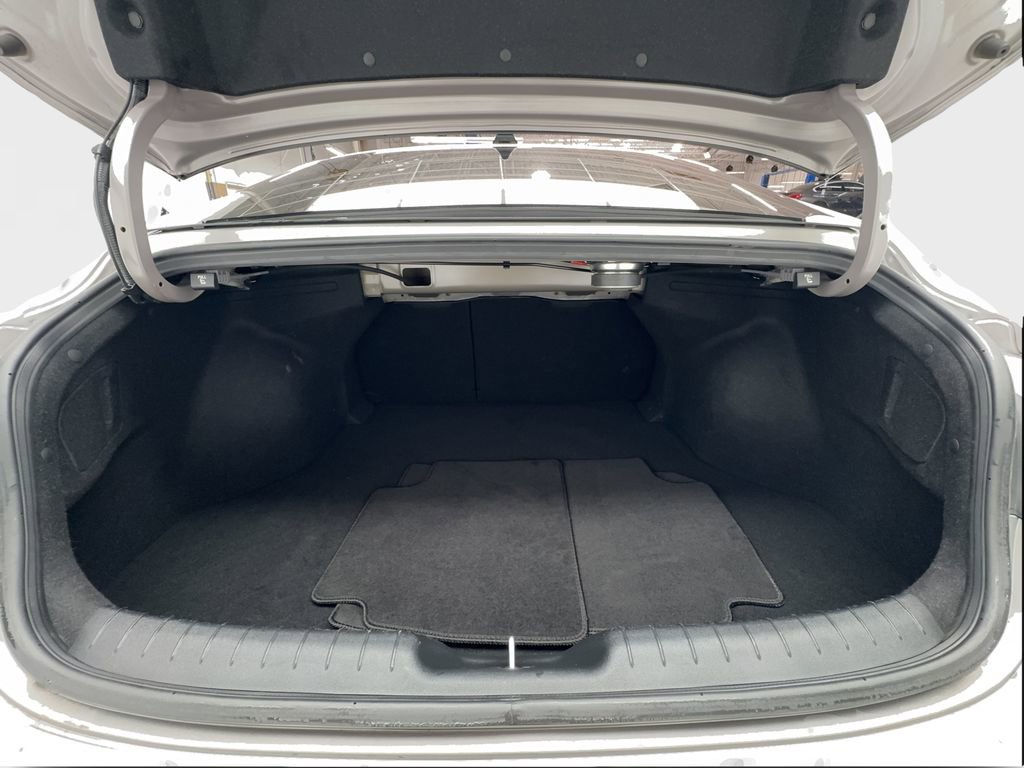 Used 2022 Hyundai Elantra SEL w/ Convenience + Premium Package FWD image 17