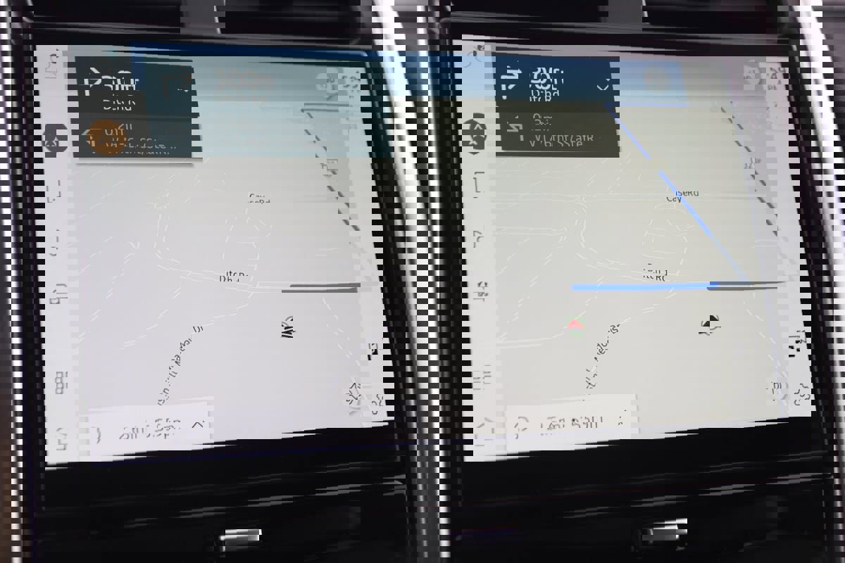 Used 2023 Land Rover Discovery S R-Dynamic image 8