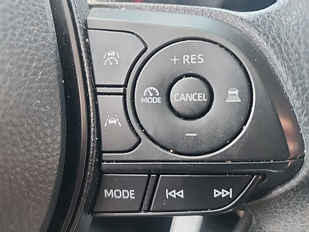 Used 2025 Toyota Corolla LE image 5