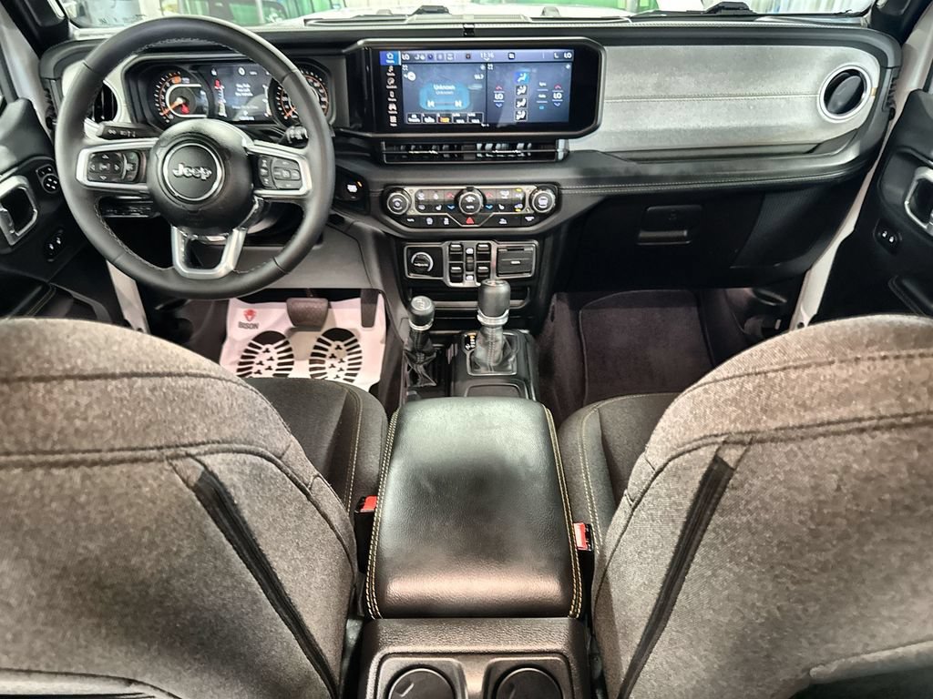 Used 2026 Jeep Wrangler Unlimited Sahara AWD/4WD image 25