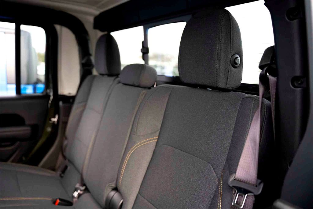 New 2024 Jeep Gladiator Sport image 18