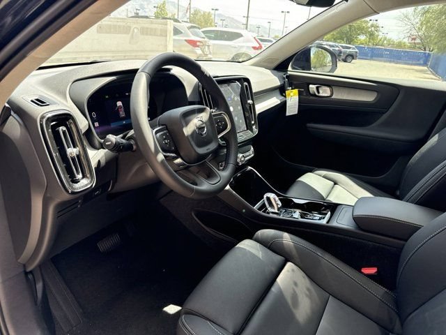 New 2024 Volvo XC40 B5 Plus w/ Climate Package AWD/4WD image 17