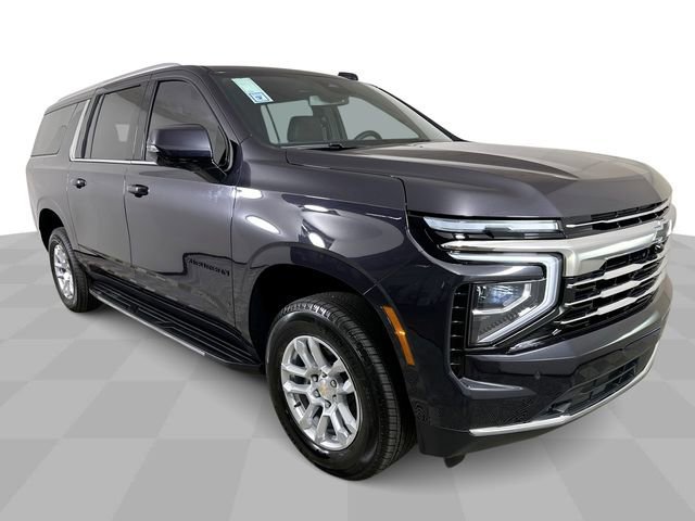 New 2026 Chevrolet Suburban LT w/ Comfort Package AWD/4WD image 3