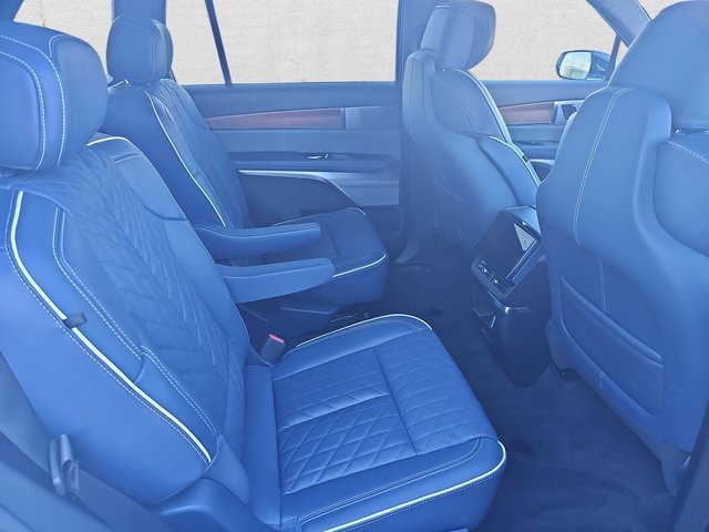 New 2026 Cadillac Vistiq Premium Luxury w/ LPO, Floor Liner Package image 11