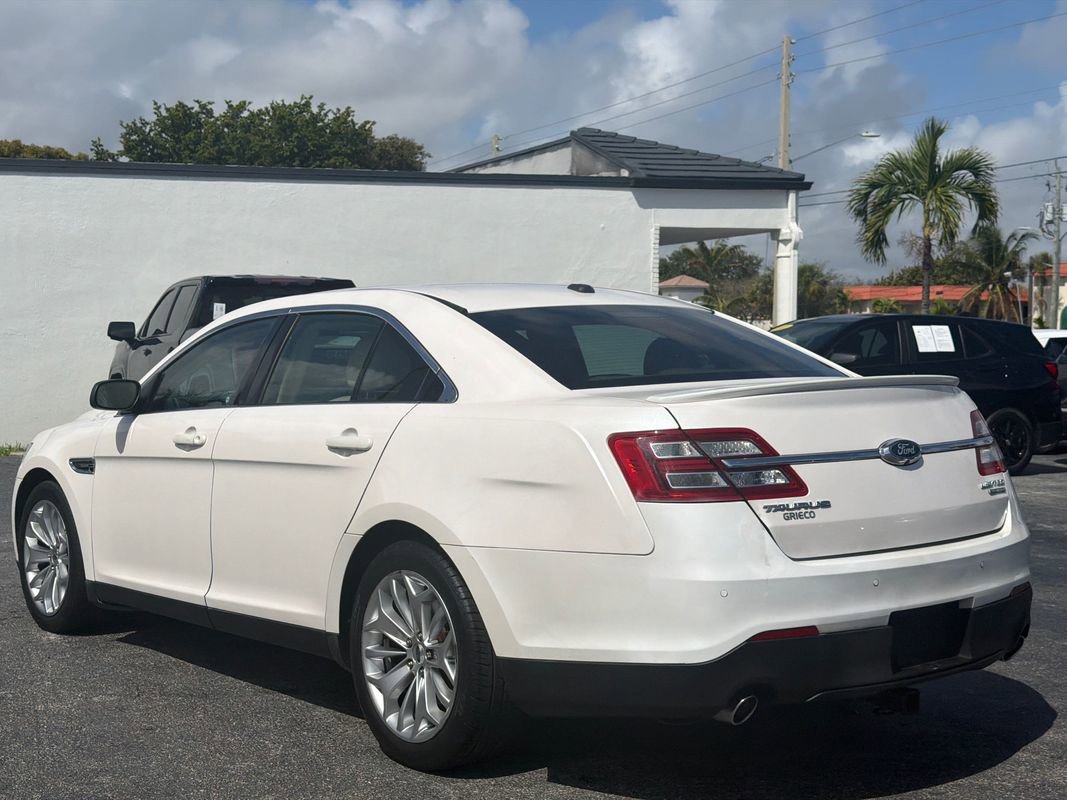Used 2018 Ford Taurus Limited image 3