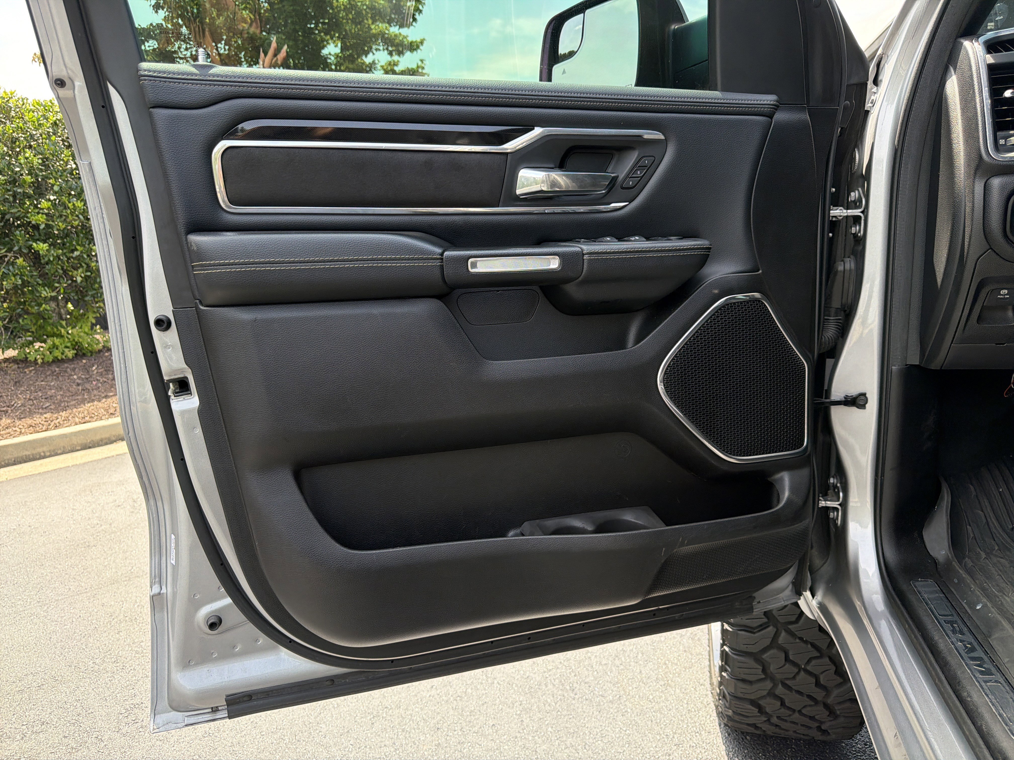 Used 2022 RAM 1500 Laramie w/ Sport Appearance Package AWD/4WD image 21