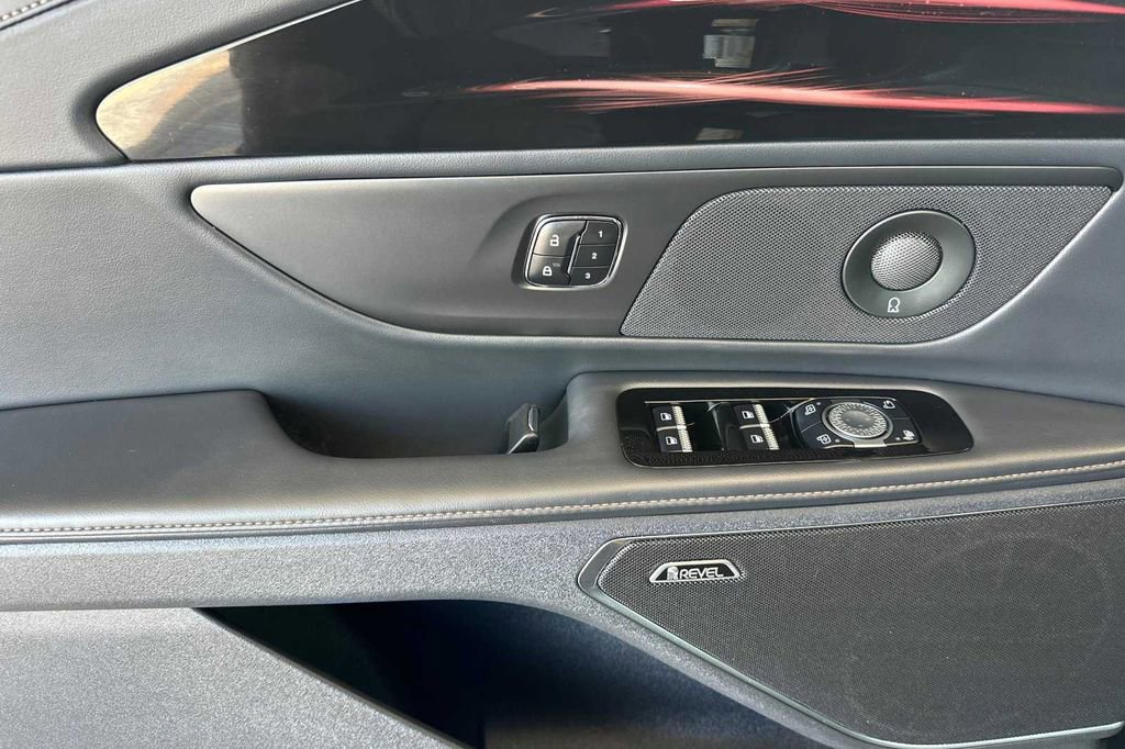 Used 2024 Lincoln Nautilus Reserve w/ Equipment Group 202A image 10