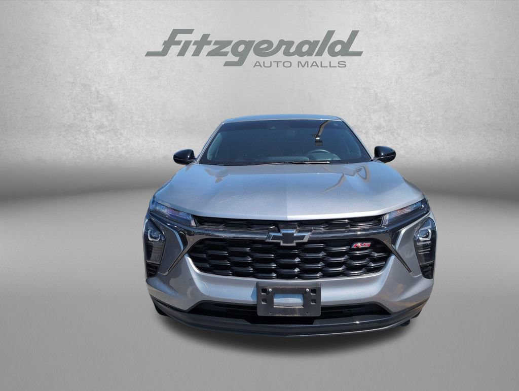 Used 2024 Chevrolet Trax RS FWD image 2