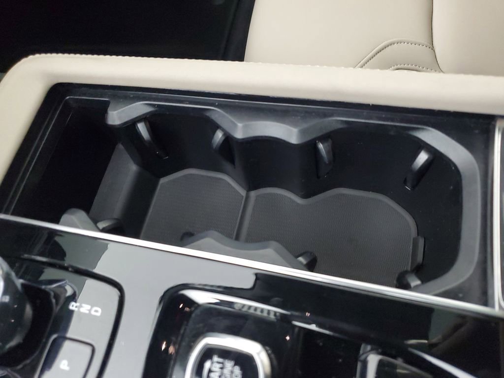 Certified 2025 Volvo XC90 B6 Plus image 34