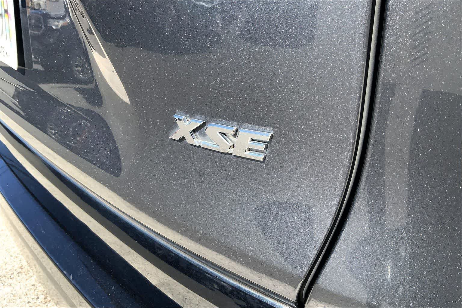 Used 2022 Toyota RAV4 XSE AWD/4WD image 7