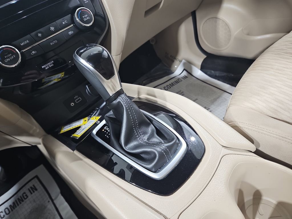 Used 2018 Nissan Rogue SV image 22