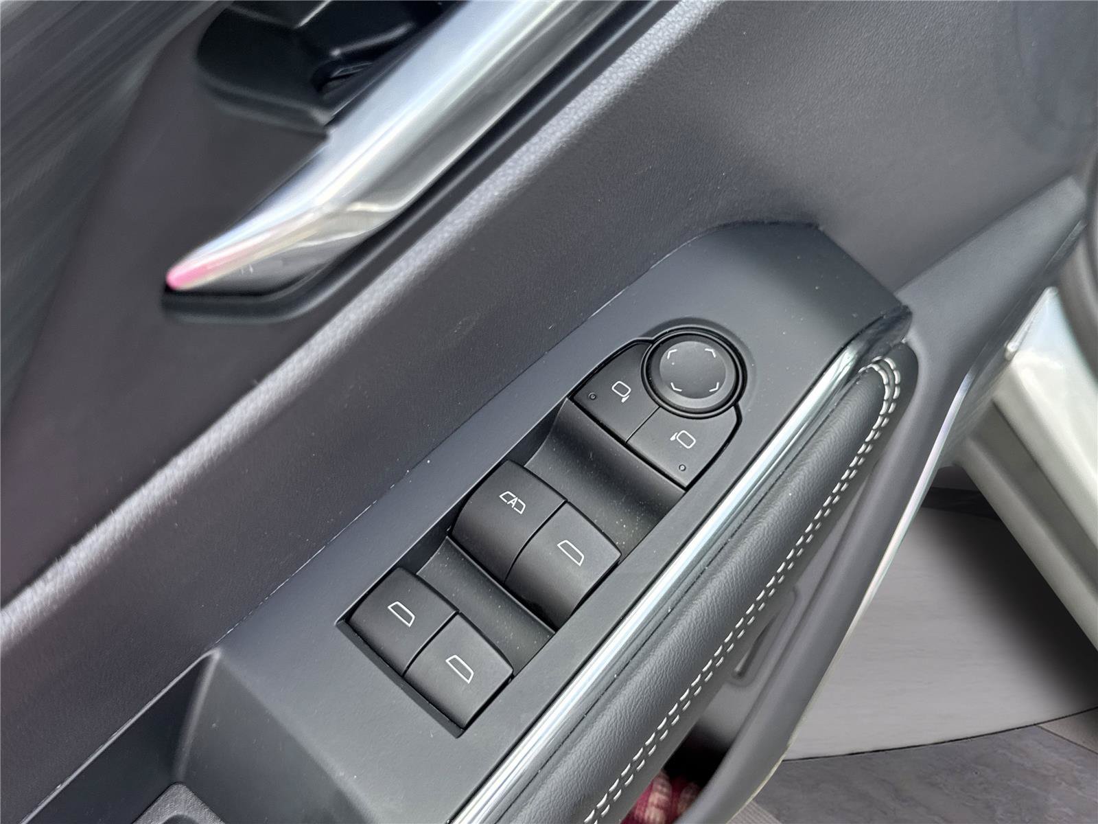 Certified 2026 GMC Acadia Elevation w/ Black Edition FWD image 18