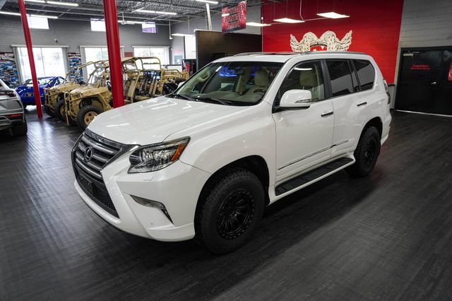 Used 2017 Lexus GX 460 Luxury w/ Preferred Accessory Package AWD/4WD image 2