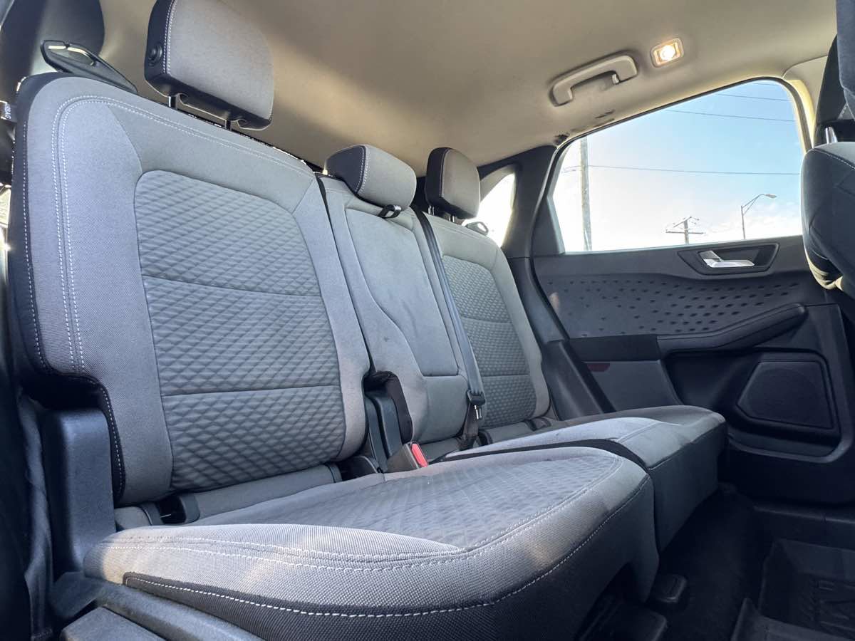 Used 2020 Ford Escape SE image 31