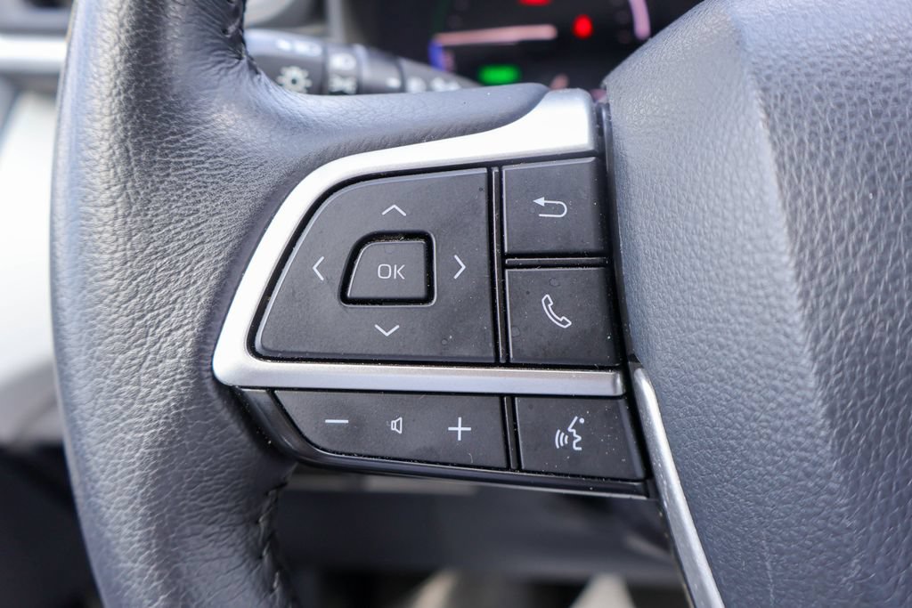 Used 2025 Toyota Sienna XLE FWD image 14