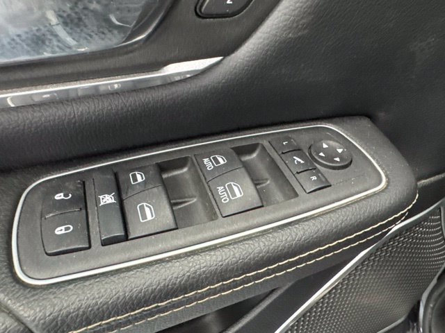 Used 2022 RAM 1500 Laramie AWD/4WD image 19