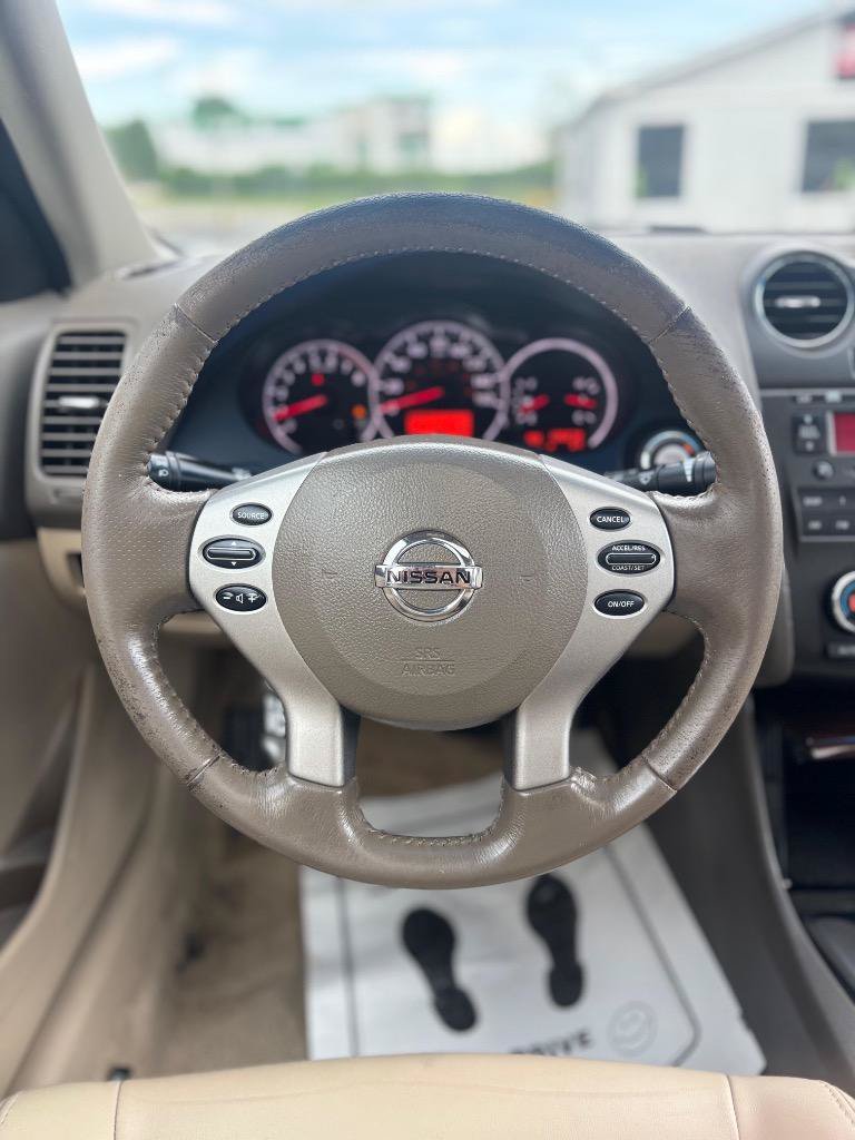 Used 2011 Nissan Altima 2.5 SL w/ 2.5SL Pkg FWD image 18