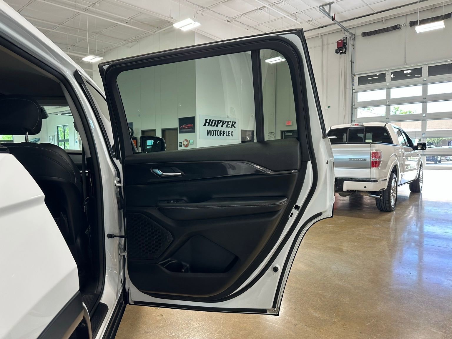 Used 2023 Jeep Grand Cherokee L Laredo AWD/4WD image 39