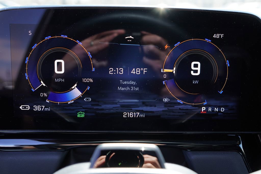 Certified 2025 Chevrolet Silverado EV RST AWD/4WD image 36