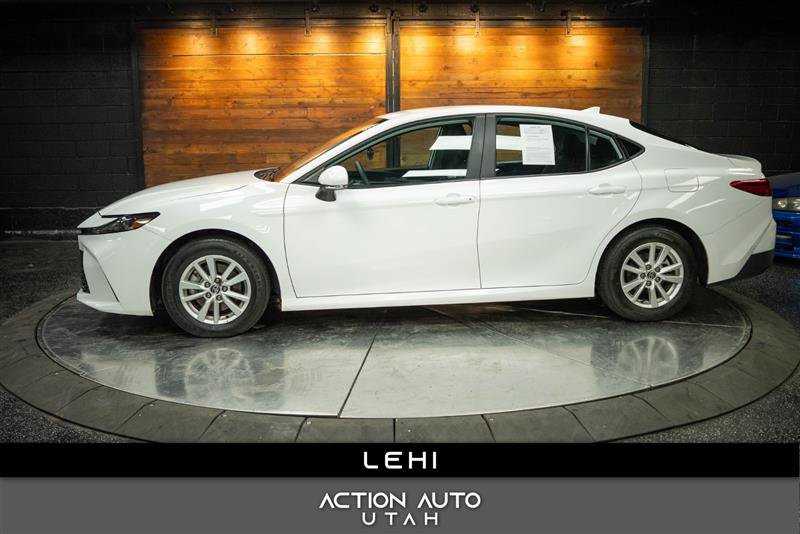 Used 2025 Toyota Camry LE image 1