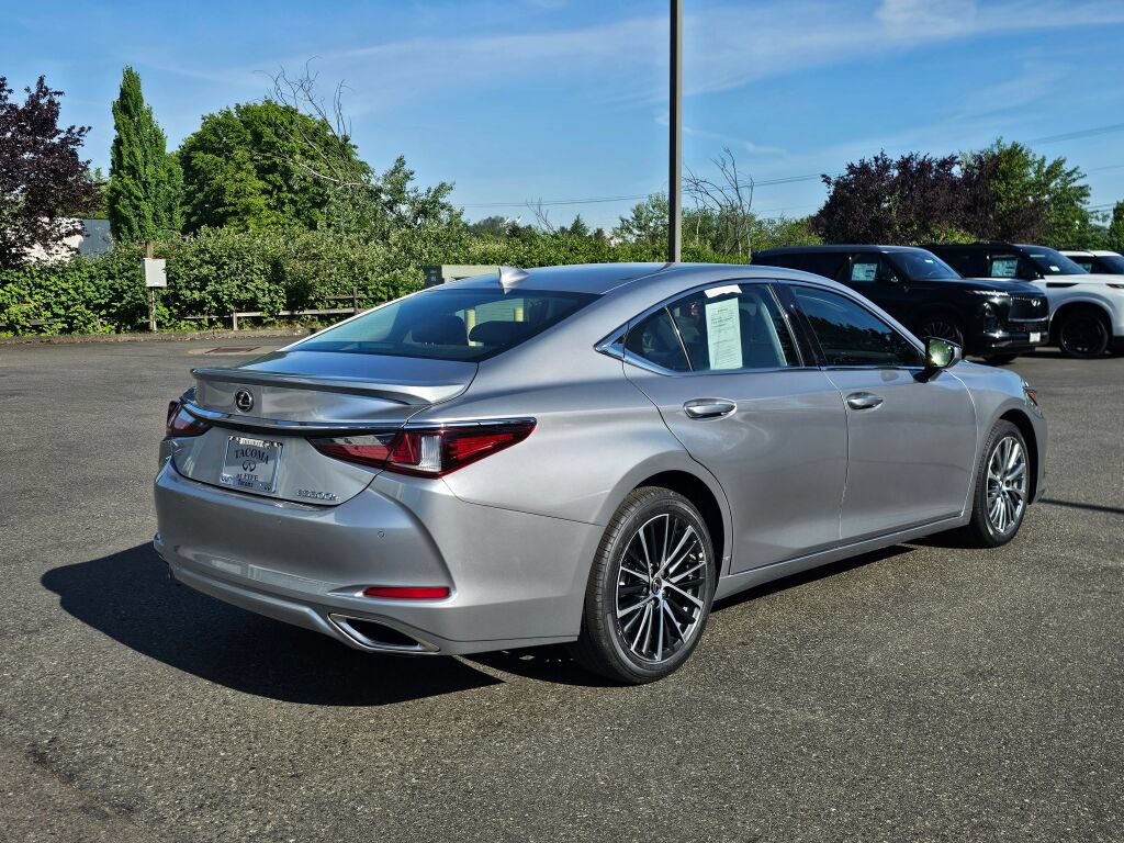 Used 2025 Lexus ES 300h w/ Premium Package FWD image 7