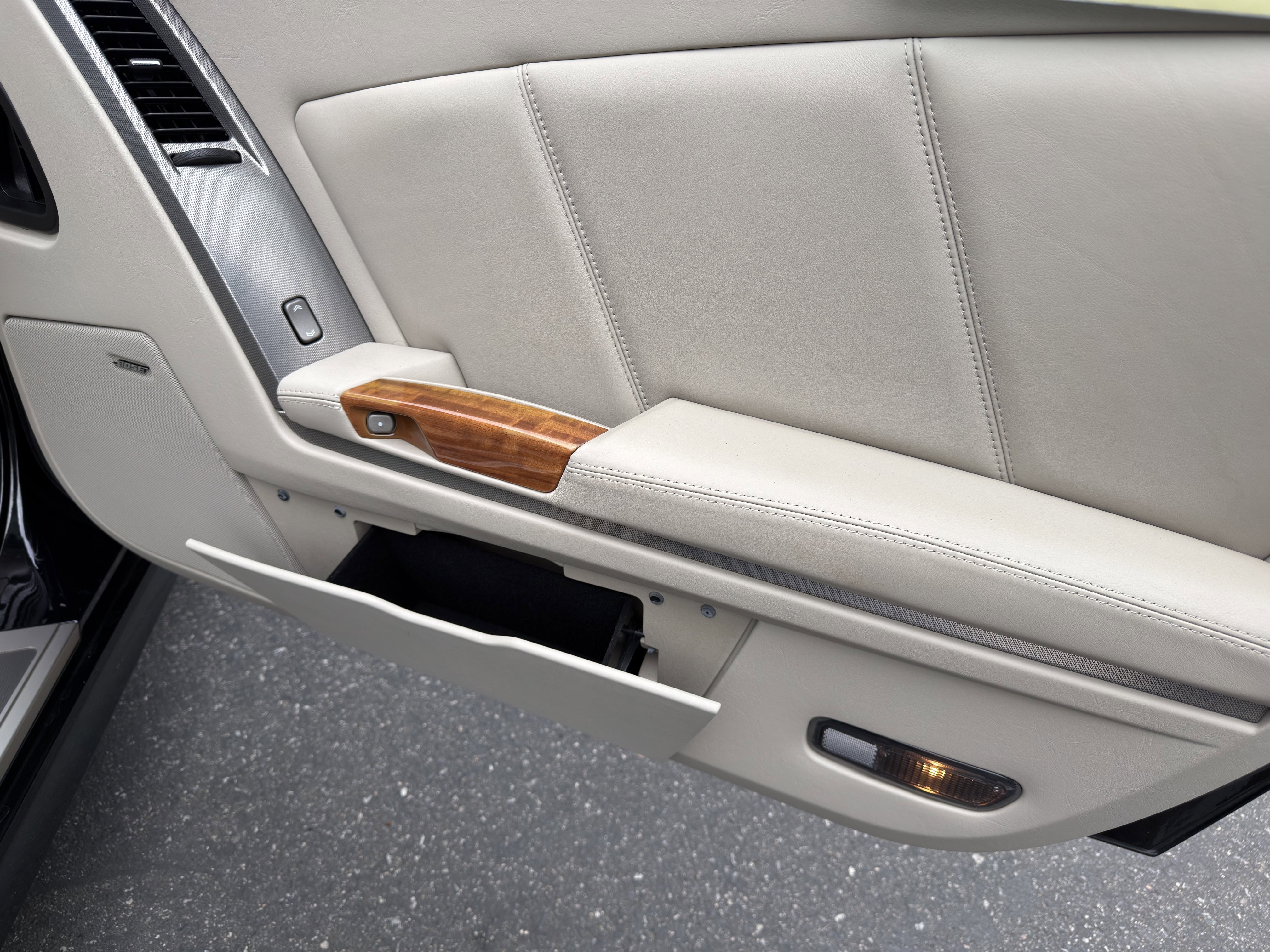Used 2006 Cadillac XLR RWD image 24