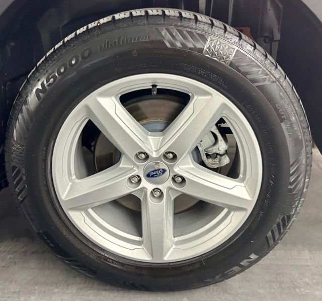 Used 2019 Ford Explorer XLT image 11