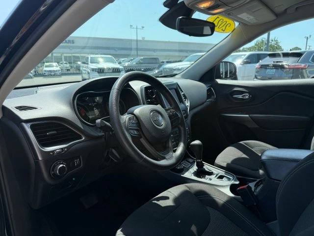 Used 2021 Jeep Cherokee Latitude AWD/4WD image 8