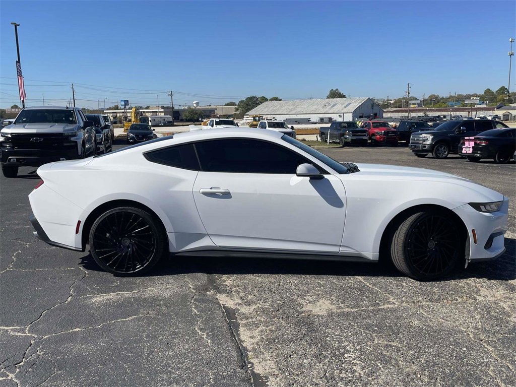 Used 2024 Ford Mustang Coupe image 2