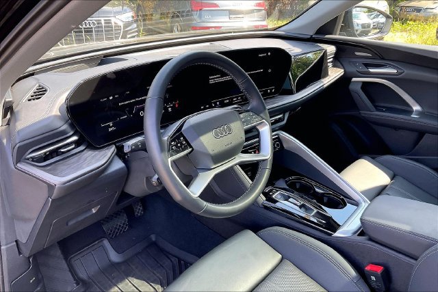 Used 2025 Audi Q5 Premium Plus w/ Premium Plus AWD/4WD image 14