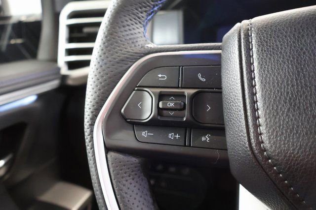Used 2025 Toyota Sequoia Platinum AWD/4WD image 18