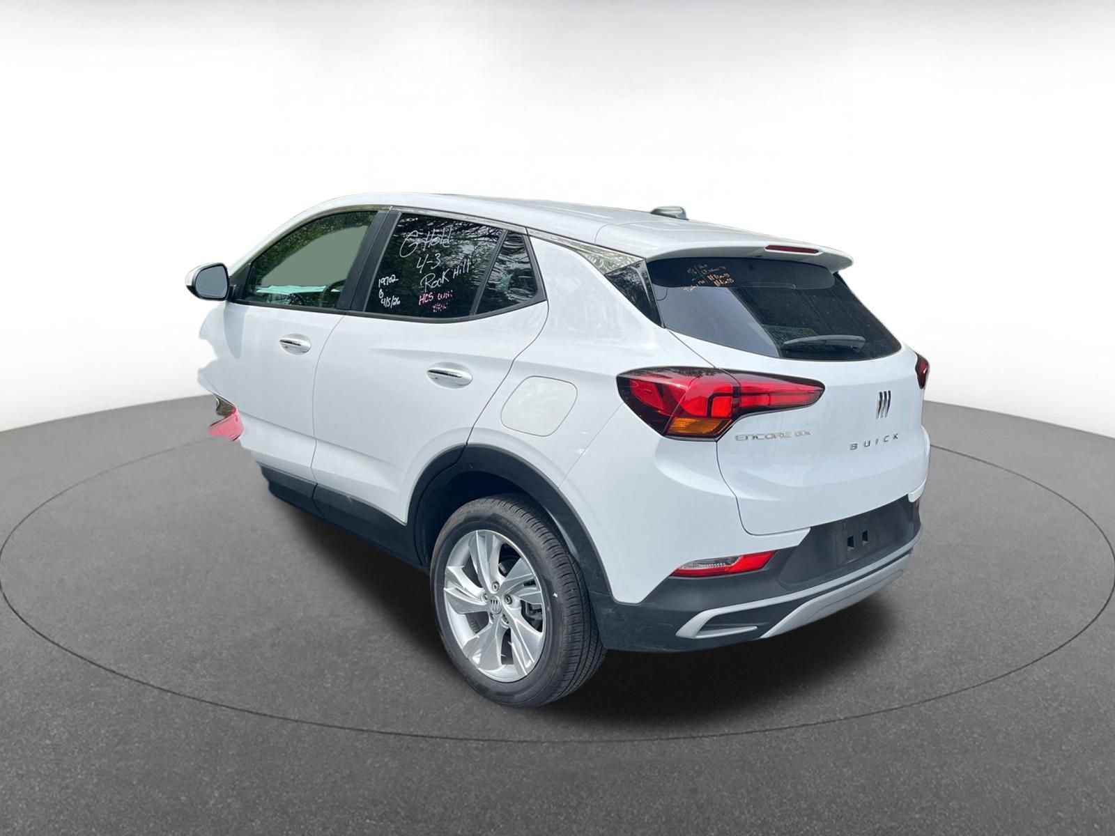 Used 2025 Buick Envista Preferred image 9