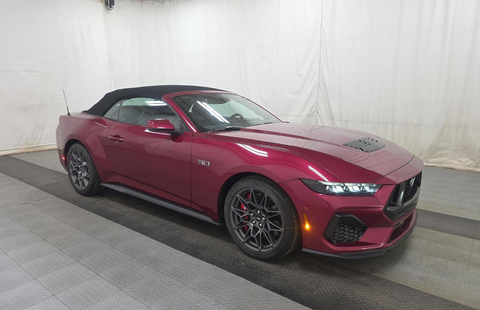 Used 2025 Ford Mustang GT Premium w/ GT Performance Package RWD image 3