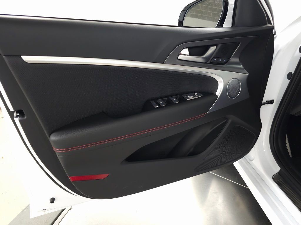 Used 2025 Genesis G70 3.3T Advanced image 9