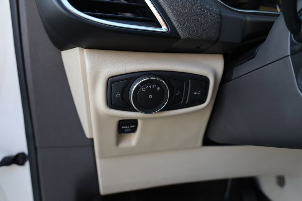 Used 2016 Lincoln MKX Reserve w/ Luxury Package image 24