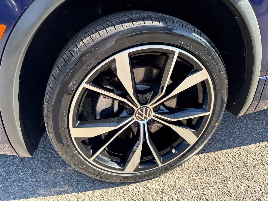 Used 2022 Volkswagen Tiguan SEL R-Line AWD/4WD image 11