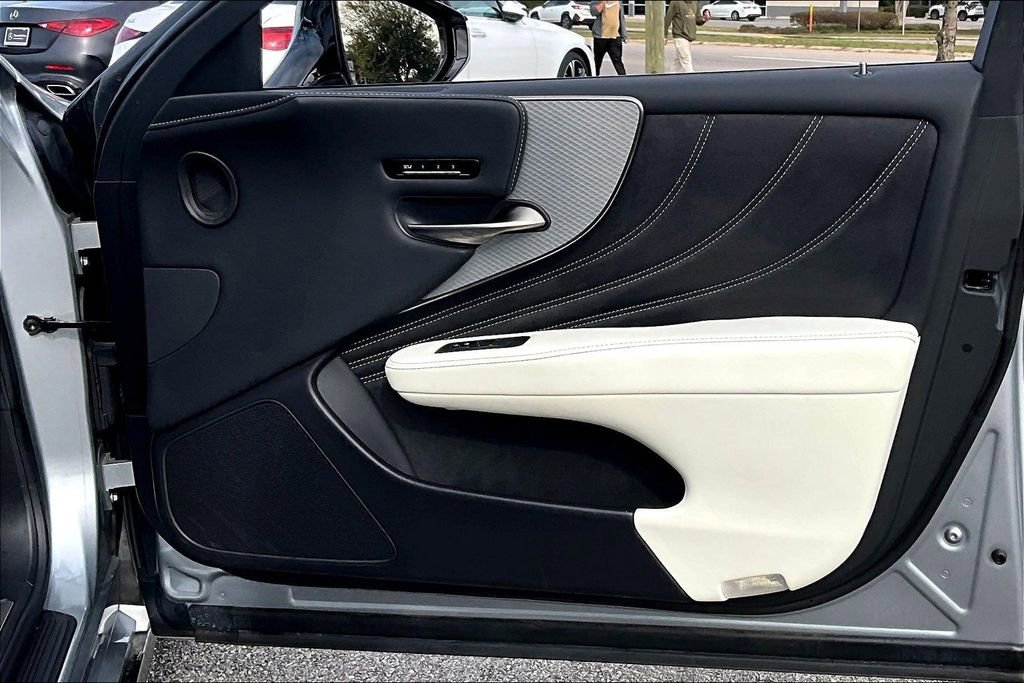 Used 2021 Lexus LS 500 F Sport w/ Accessory Package (Z2) image 29