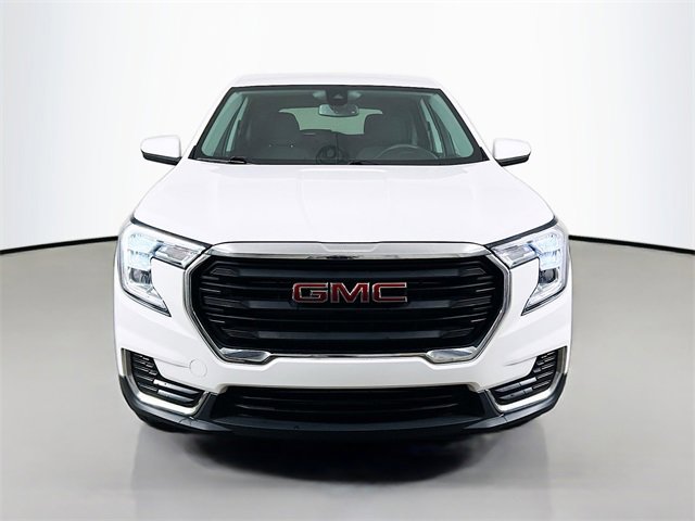 Used 2024 GMC Terrain SLE image 2