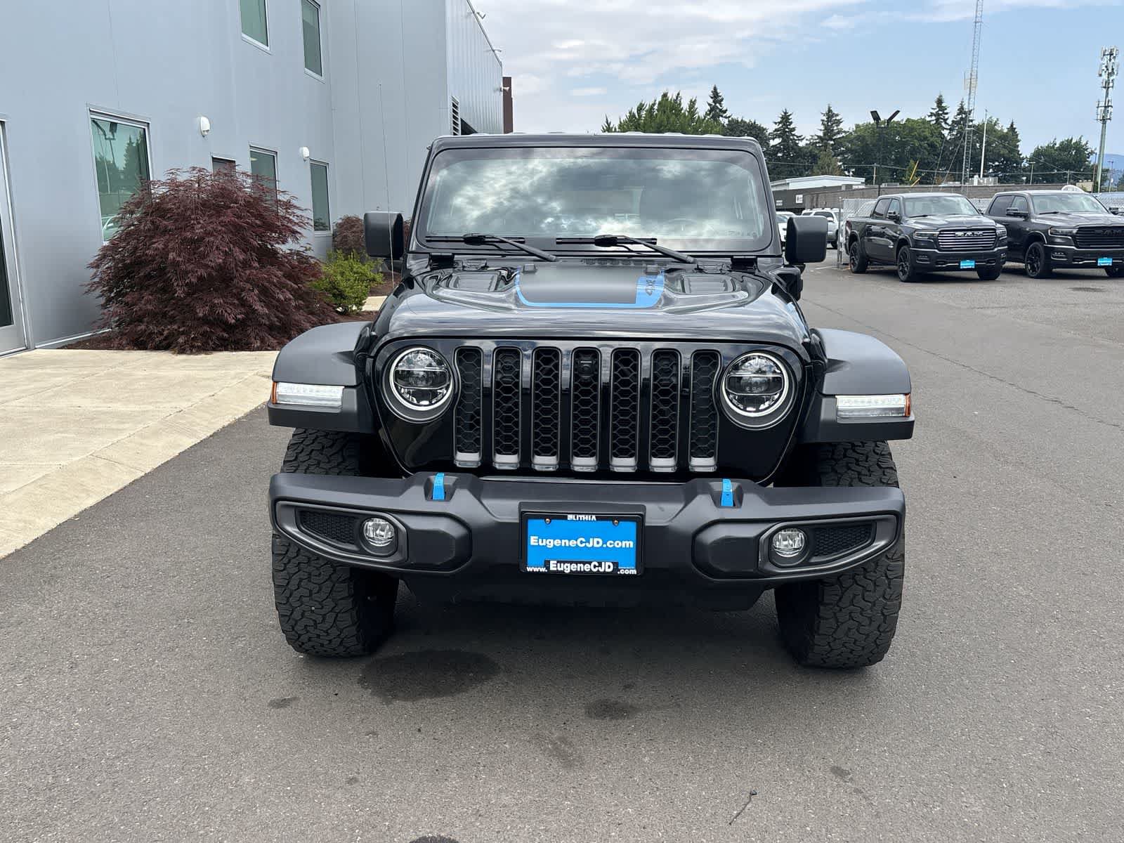 Used 2022 Jeep Wrangler Unlimited Rubicon 4xe w/ Cold Weather Group AWD/4WD image 8