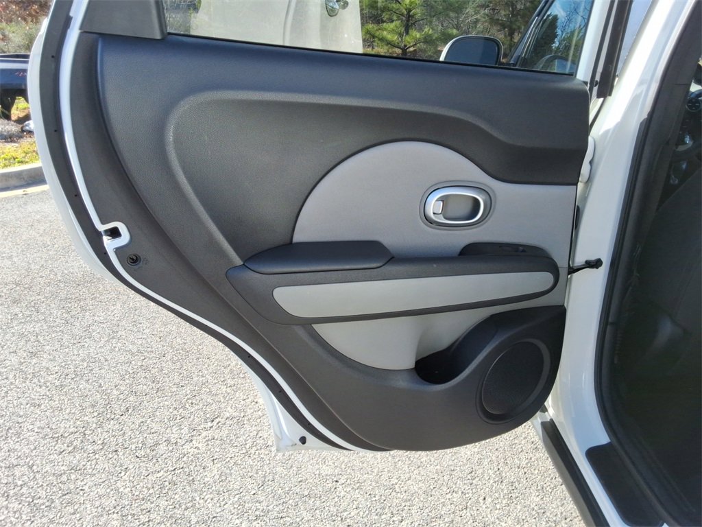 Used 2015 Kia Soul image 17