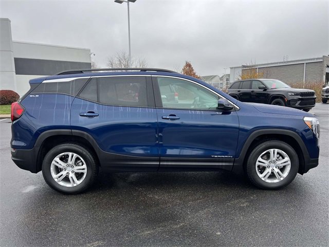 Used 2022 GMC Terrain SLE w/ Driver Convenience Package image 10