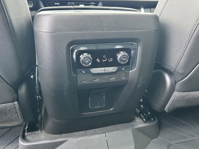 New 2026 Chevrolet Suburban Premier image 23