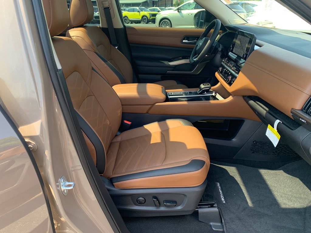 Certified 2024 Nissan Pathfinder Platinum w/ Cargo Package FWD image 31