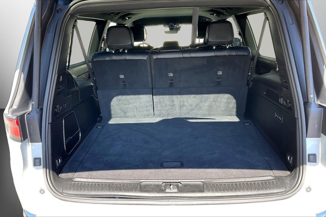 Certified 2024 Jeep Wagoneer L Series II AWD/4WD image 26