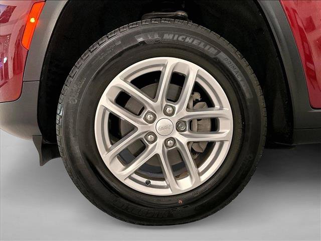 Used 2023 Jeep Grand Cherokee Laredo RWD image 10