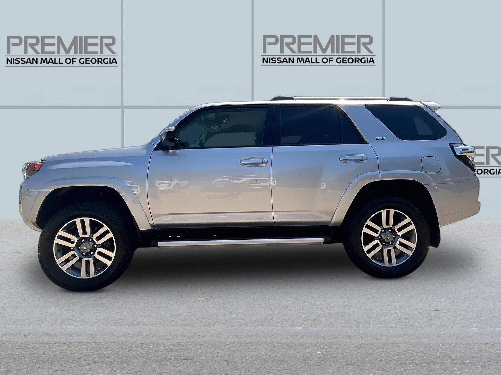 Used 2024 Toyota 4Runner SR5 AWD/4WD image 4