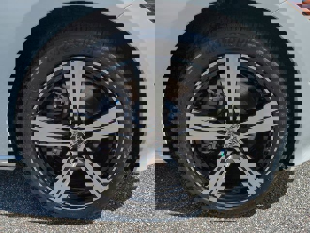 Used 2025 Mercedes-Benz C 300 Sedan image 11